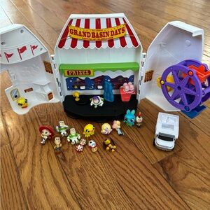Toy Story Carnival Playset with Figures and storage